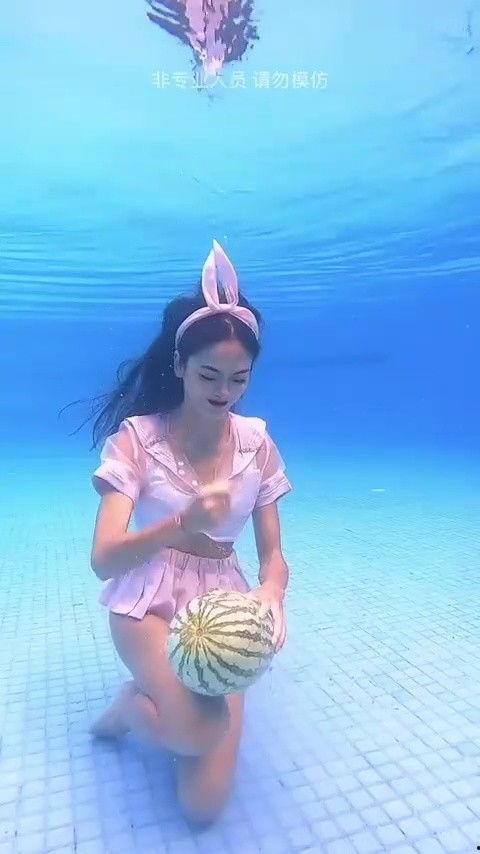 小姐姐水下吃瓜视频大全,小姐姐吃瓜视频大盘点