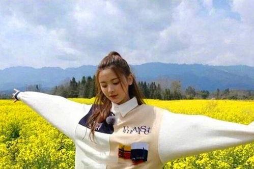 杨超越和王源吃瓜视频,青春偶像的甜蜜互动