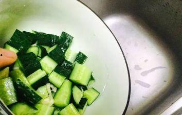 小白瓜怎么做吃的视频,轻松学会家常菜