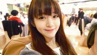 长沙美女校花吃瓜视频,校园生活趣味十足